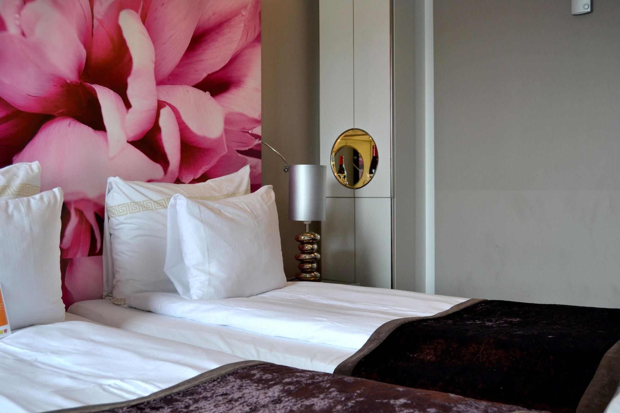 Clarion Hotel Bergen Airport Экстерьер фото