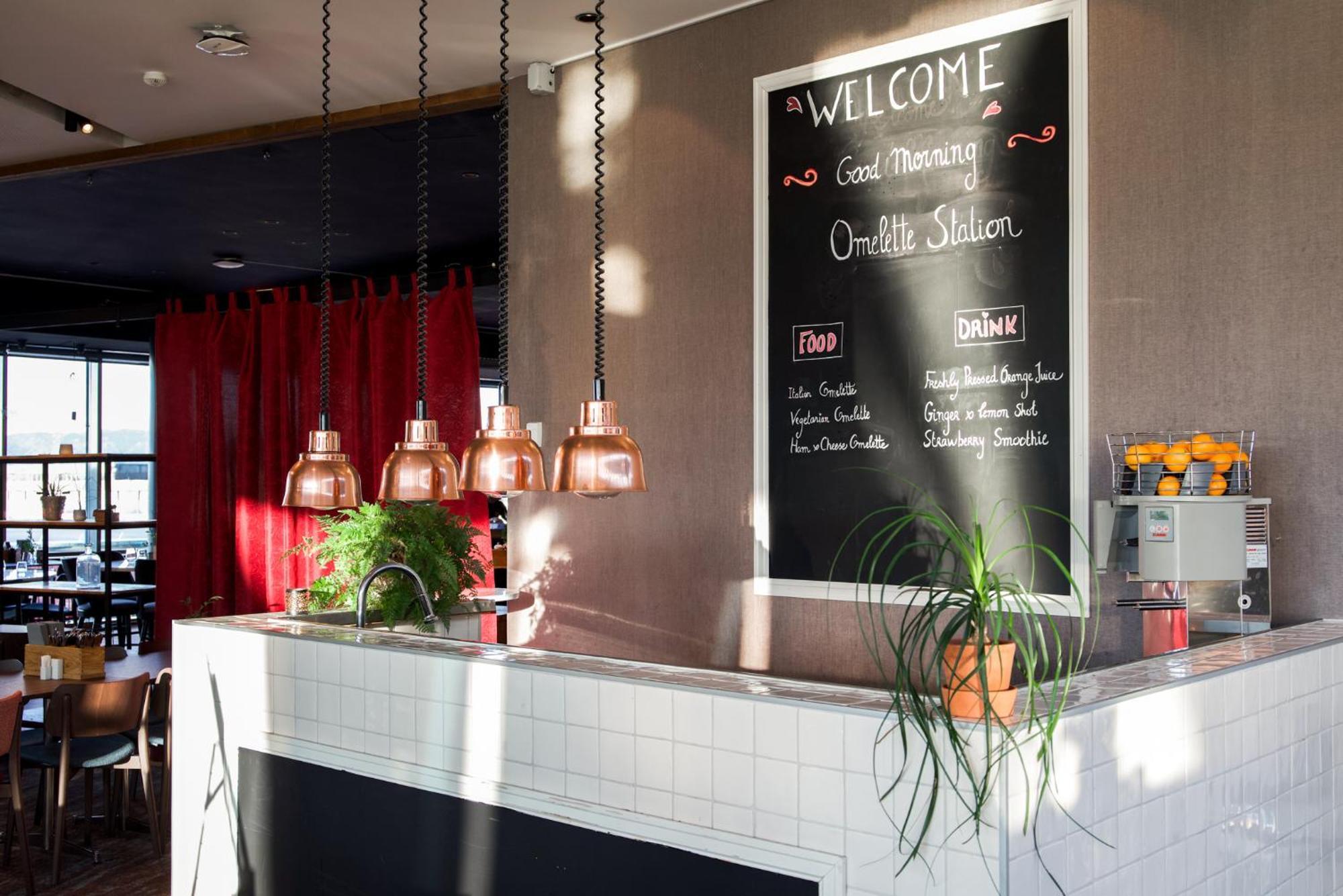 Clarion Hotel Bergen Airport Экстерьер фото